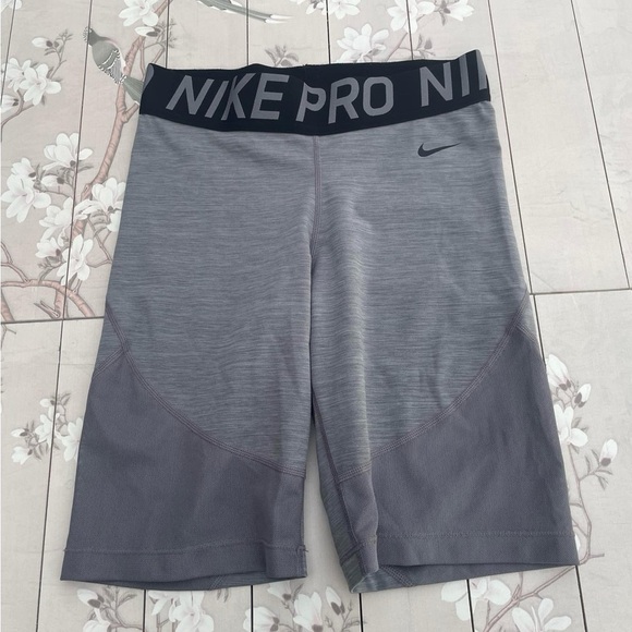 Nike pro shorts - Picture 1 of 4